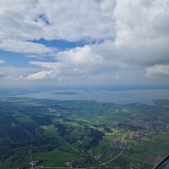 Flugwegposition um 13:15:22: Aufgenommen in der Nähe von Traunstein, Deutschland in 1332 Meter